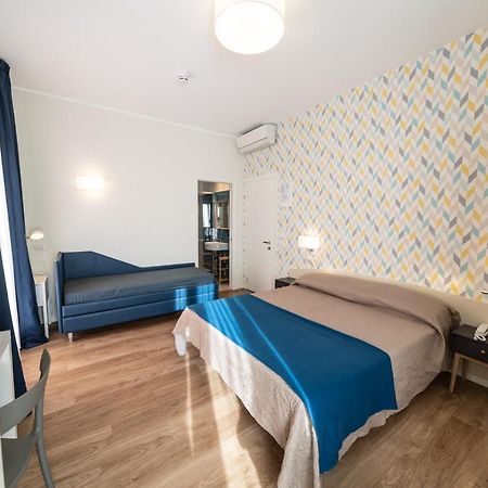 Hotel Kiss Riccione Esterno foto