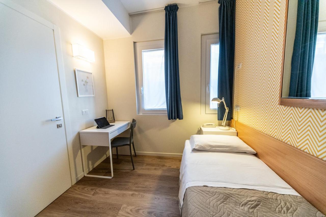 Hotel Kiss Riccione Esterno foto
