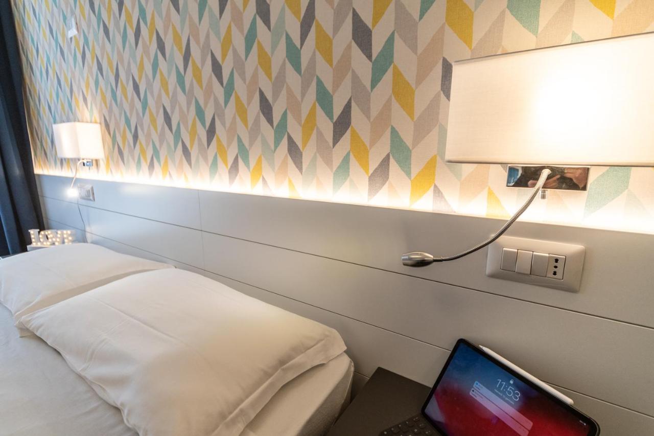 Hotel Kiss Riccione Esterno foto