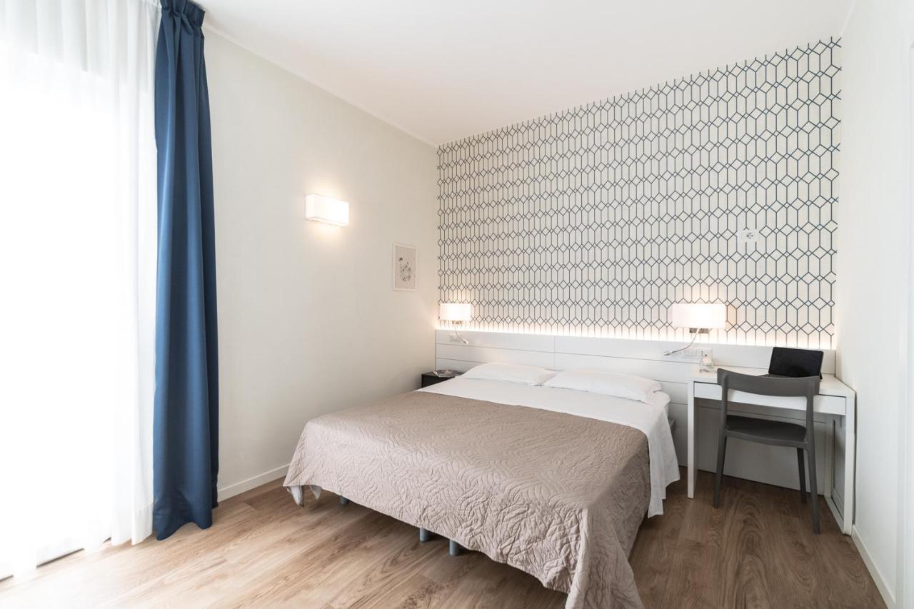 Hotel Kiss Riccione Esterno foto