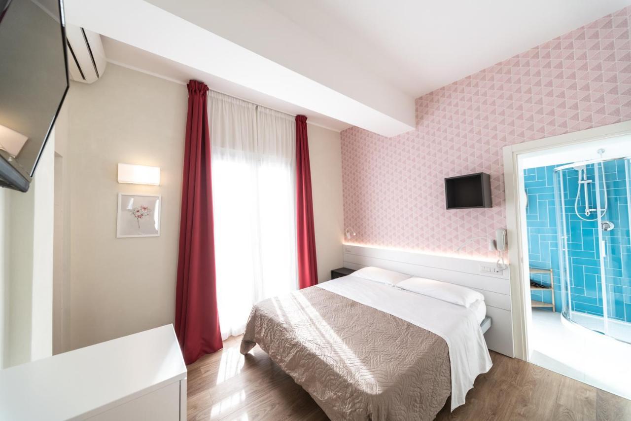 Hotel Kiss Riccione Esterno foto
