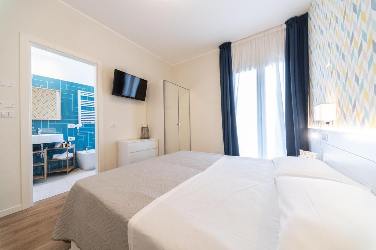Hotel Kiss Riccione Esterno foto