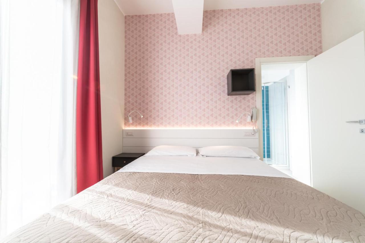 Hotel Kiss Riccione Esterno foto