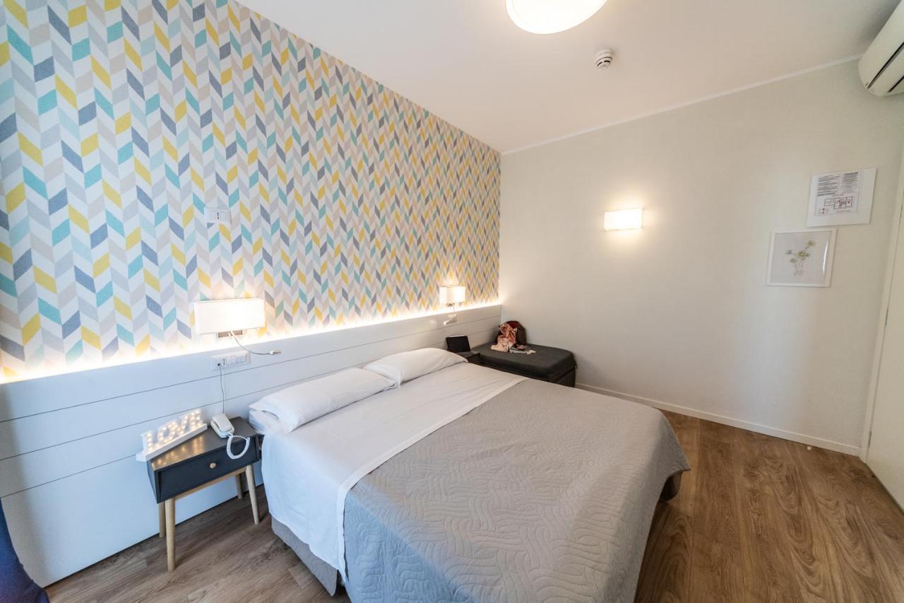 Hotel Kiss Riccione Esterno foto
