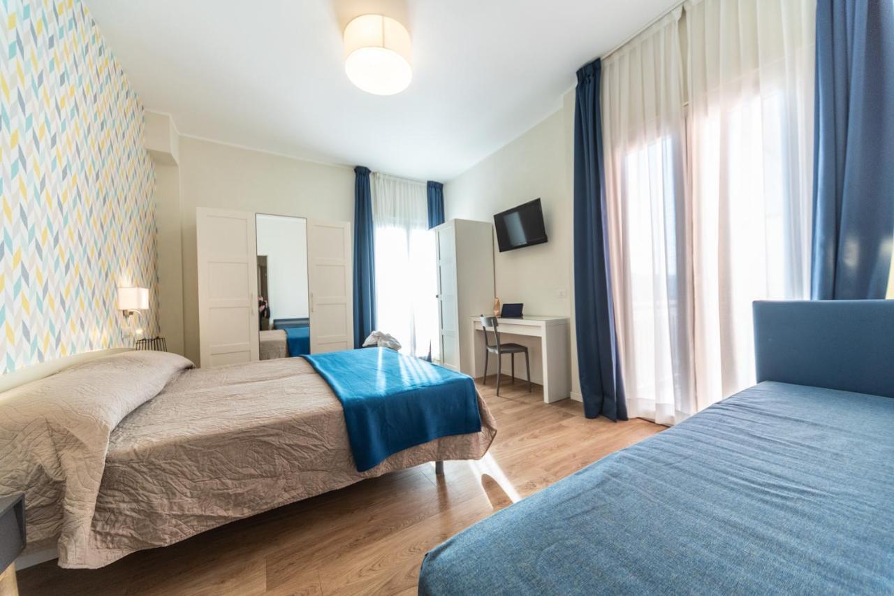 Hotel Kiss Riccione Esterno foto