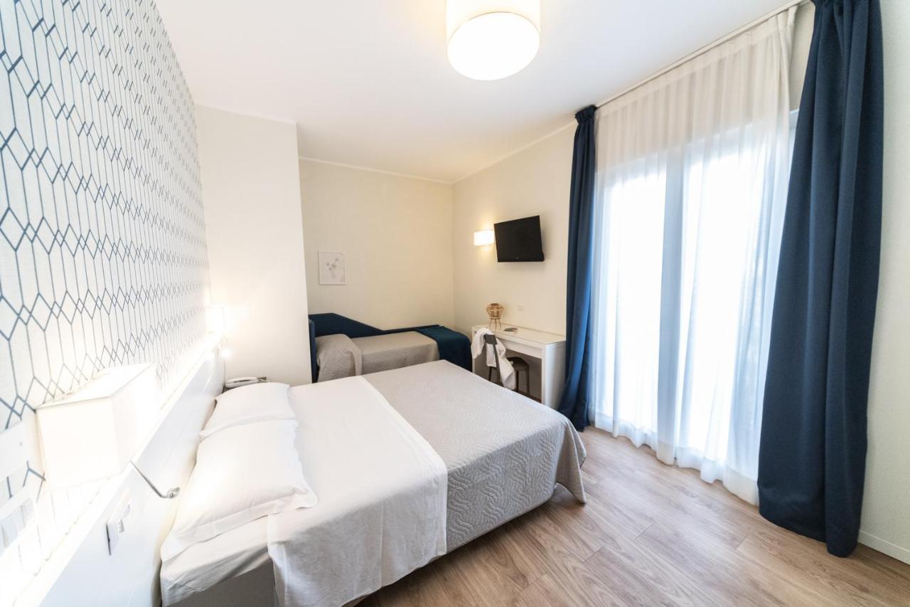 Hotel Kiss Riccione Esterno foto