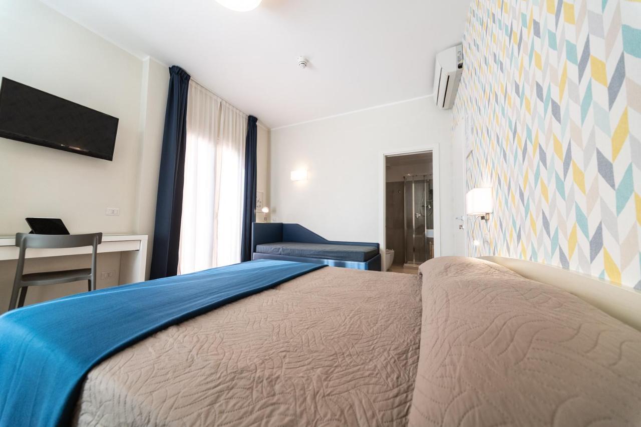 Hotel Kiss Riccione Esterno foto